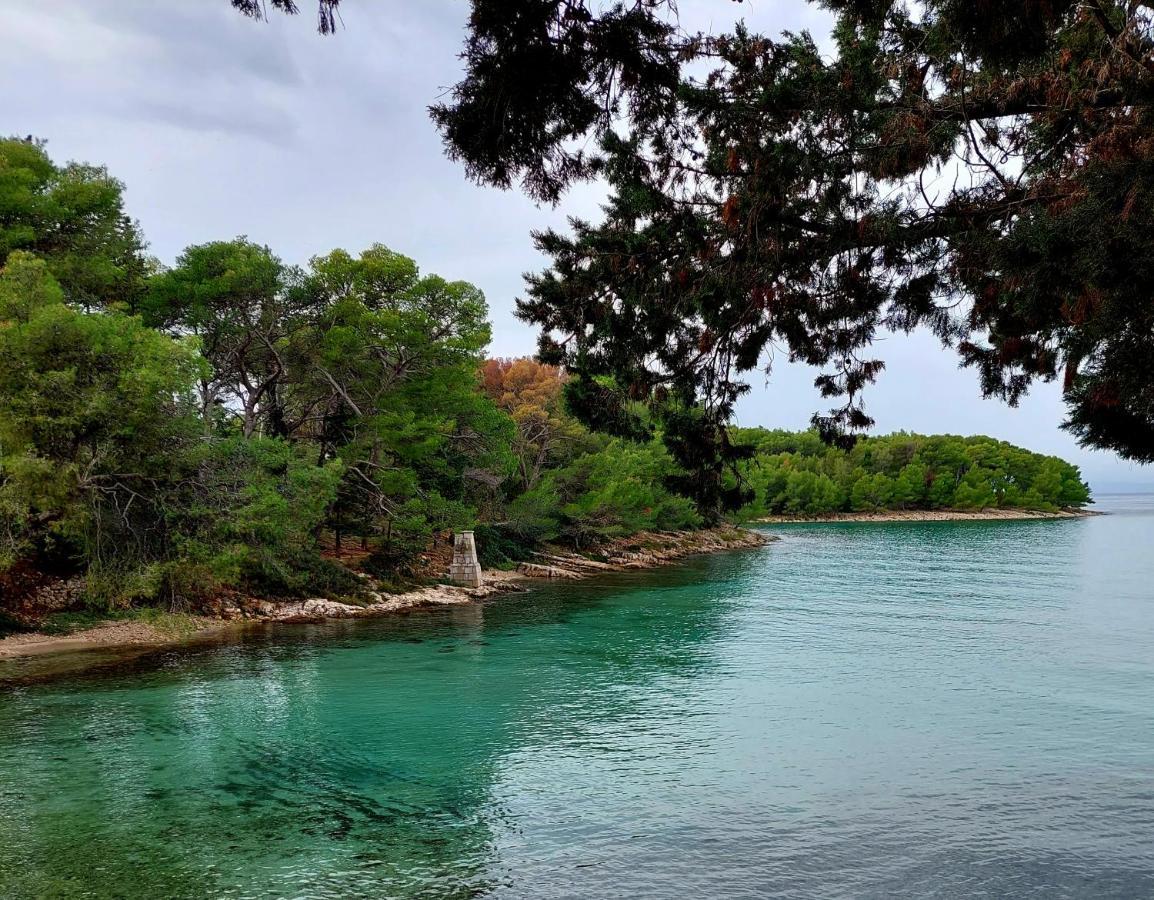 Apartman Olive Supetar Bagian luar foto